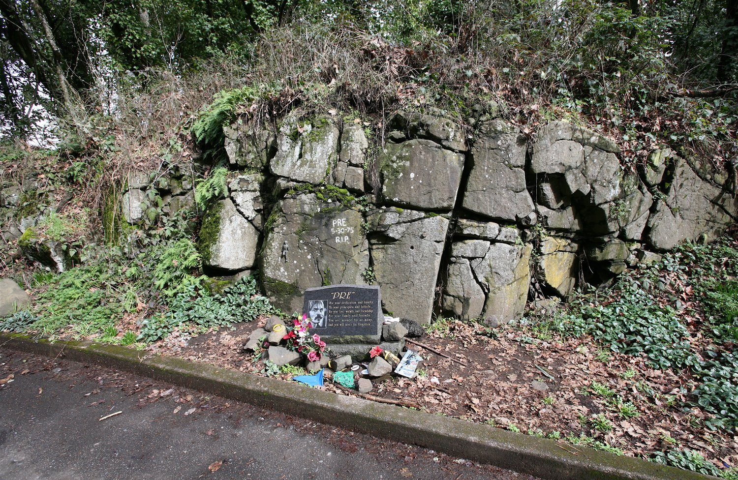Pre’s Rock in 2007 — the memorial plaque and flowers at the base of the basalt outcrop on Skyline Boulevard